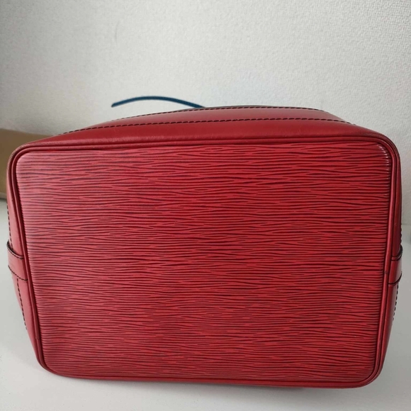 Louis VuittonLouis Vuitton Bi-color Epi Leather Noe Shoulder Bag - Picture 3 of 12